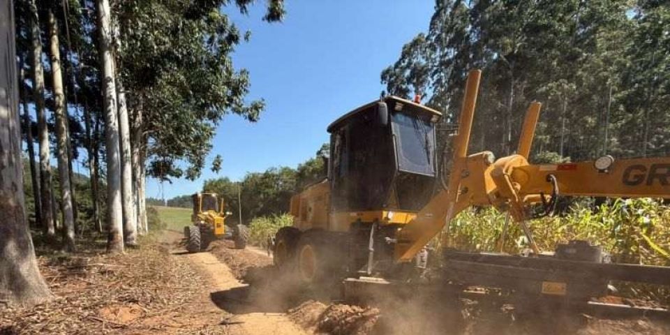 Prefeitura de Camaquã realiza patrolamento no Travessão do Mato Castelhano, na região da Bandeirinha