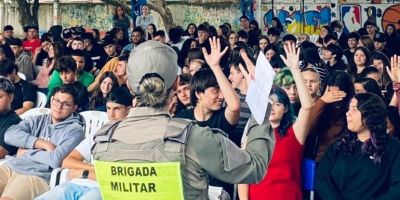 Brigada Militar realiza palestra sobre violência doméstica para mais de 350 alunos em Camaquã