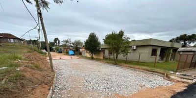 Ruas do bairro Vila Nova recebem preparação para pavimentação em Camaquã