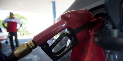 Lula zera imposto e subsidia diesel para conter alta do petróleo