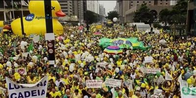 Domingo de protestos em todo o país: milhares de pessoas vão às ruas pelo impeachment