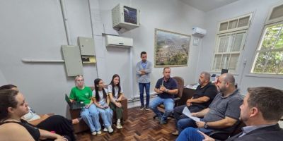 Vice-prefeito de Camaquã recebe estudantes que criaram aplicativo para incentivar práticas sustentáveis