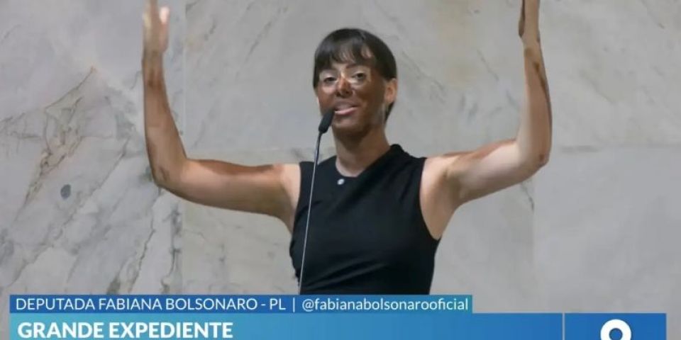 Deputada do PL faz blackface na Alesp para criticar Erika Hilton