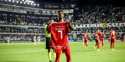 Carbonero marca no fim e Inter vence a primeira no Brasileirão