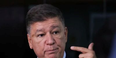 Dino dá 5 dias para senador explicar repasse de emendas à Lagoinha