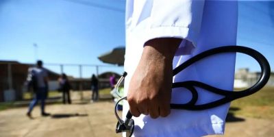 MEC pune mais de 50 cursos de medicina por desempenho insuficiente