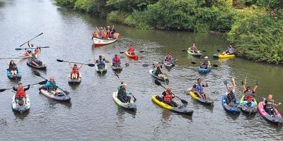 Mutirão e remada ambiental retiram 450 kg de resíduos do Arroio São Lourenço no Dia Mundial da Água
