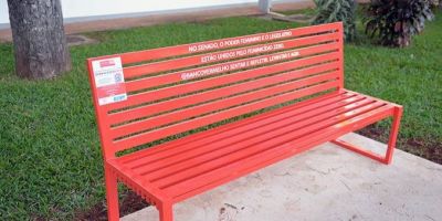 Tapes pode ter bancos vermelhos como alerta contra violência à mulher