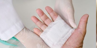 Cortes na pele exigem cuidados imediatos para evitar infecções e complicações