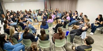 Camaquã participa de capacitação de cooperativas escolares em Porto Alegre