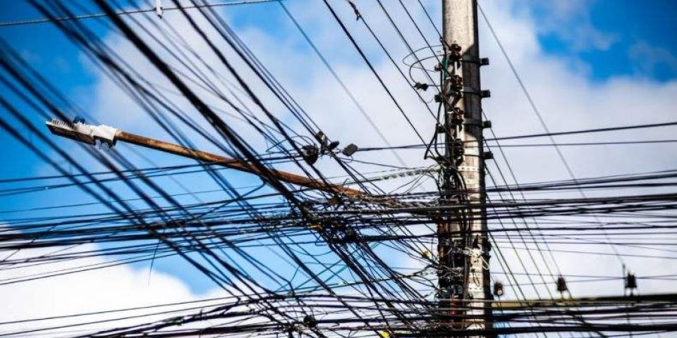 Prefeitura de Camaquã convoca empresas para organizar fiação nos postes
