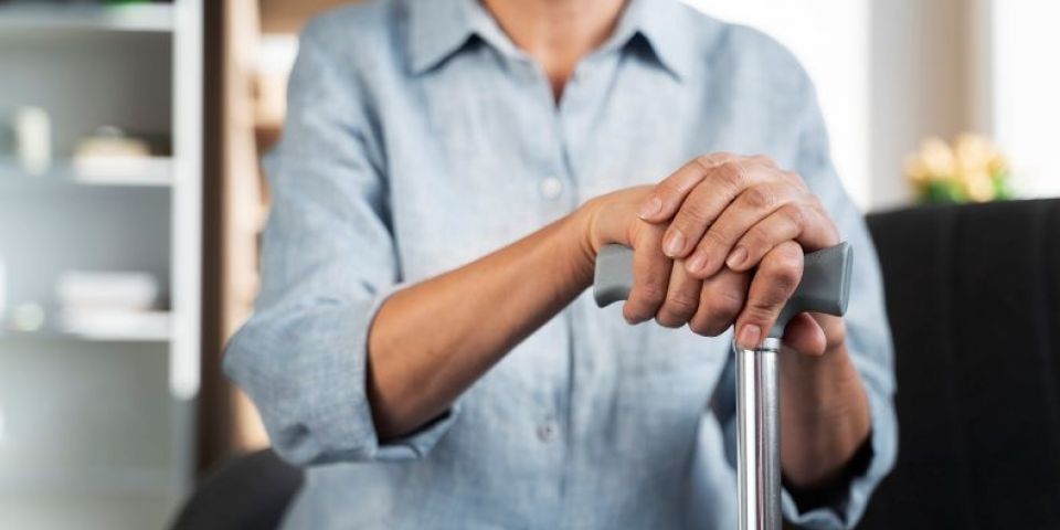 Conheça sete adaptações domésticas para idosos com Parkinson