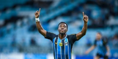 Com gol de Amuzu, Grêmio bate Deportivo Riestra e vence a primeira na Sul-Americana
