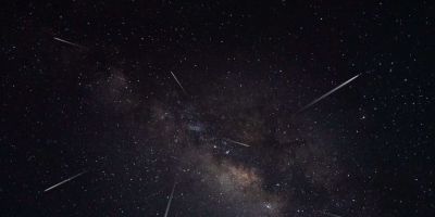 Chuva de Meteoros Líridas atinge seu auge em 22 de abril e promete espetáculo no céu brasileiro