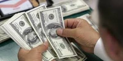 Dólar fecha abaixo de R$ 3,60, na menor cotação desde agosto