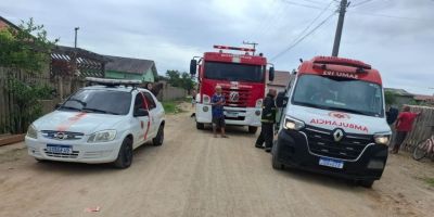 Princípio de incêndio em residência mobiliza bombeiros voluntários e Samu em Tapes