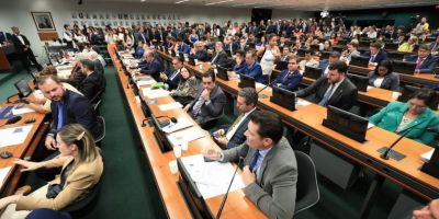 CCJ da Câmara retoma análise do fim da escala 6x1 nesta quarta