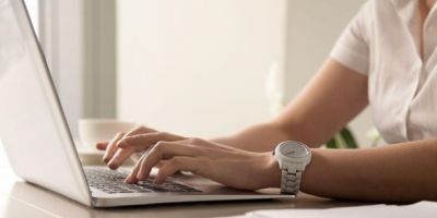 Gestão de conteúdo em escala no WordPress: como manter performance em portais com atualizações constantes de editais