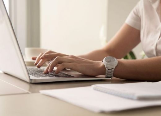 Gestão de conteúdo em escala no WordPress: como manter performance em portais com atualizações constantes de editais