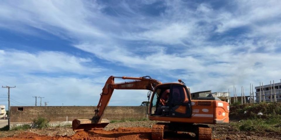 Prefeitura de Camaquã prepara terreno para ampliar cemitério Bom Pastor