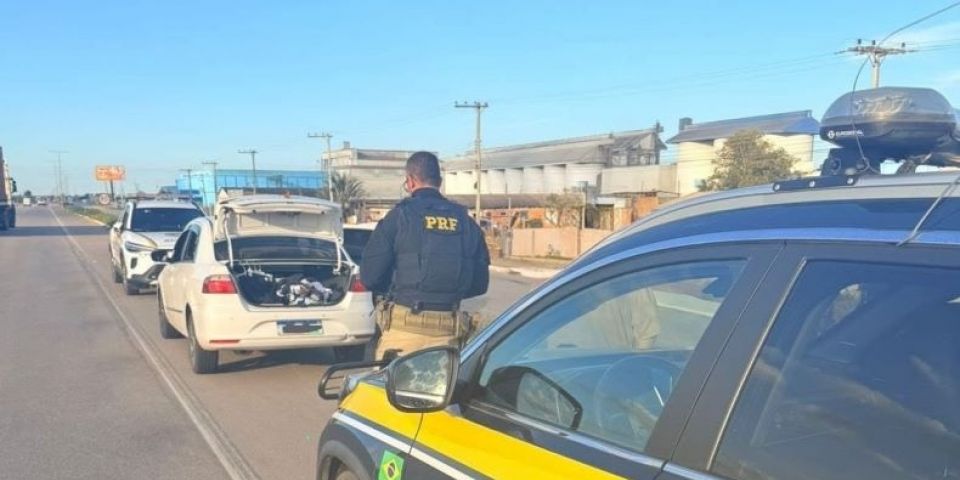 PRF prende quadrilha com mercadorias furtadas na BR-116, em Camaquã