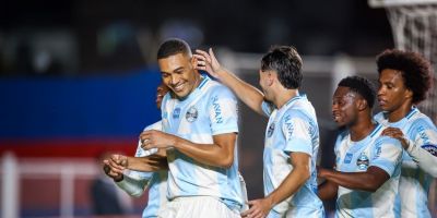 Grêmio bate o Deportivo Riestra por 3 a 0 e assume a liderança do Grupo F da Sul-Americana