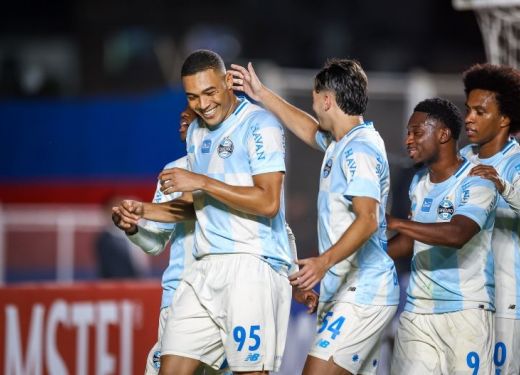 Grêmio bate o Deportivo Riestra por 3 a 0 e assume a liderança do Grupo F da Sul-Americana