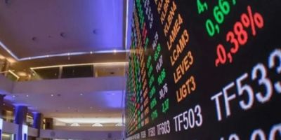 Bolsa cai mais de 2% e atinge menor nível desde o fim de março