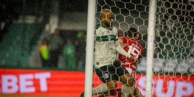 Félix Torres e Borré marcam e Inter empata com o Coritiba em 2 a 2