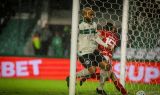 Félix Torres e Borré marcam e Inter empata com o Coritiba em 2 a 2