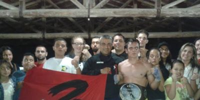 Bormann conquista o cinturão em competição de muay thai em Arambaré