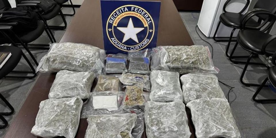 Receita Federal apreende 4,5 kg de drogas em ônibus na BR-471, no Sul do RS