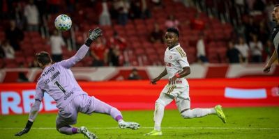 4x1: Carbonero marca dois gols e comanda goleada do Inter contra o Vasco