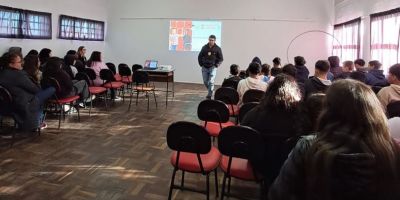 Polícia Civil realiza ação do Programa Libertar em escola municipal de São Lourenço do Sul