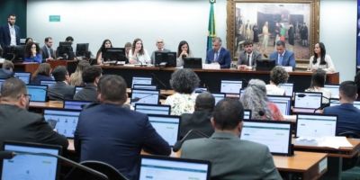 CCJ da Câmara adia análise de PEC sobre redução da maioridade penal