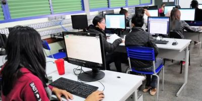 Brasil supera 100 mil escolas públicas com internet gratuita