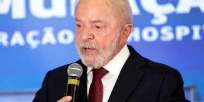 Lula inicia radioterapia após retirada de lesão no couro cabeludo