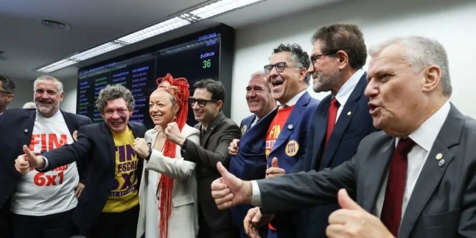 Comissão aprova relatório de PEC que acaba com escala 6X1