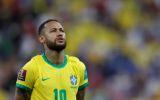 Neymar não treina em apresentação e preocupa a duas semanas da Copa