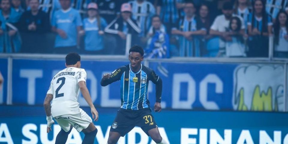 Com vaias no final do jogo, Grêmio sofre virada e perde para o Corinthians em casa