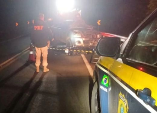 Grave acidente entre moto e caminhonete mata duas pessoas na BR-285
