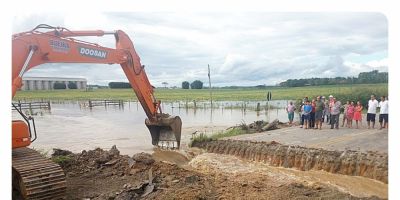 Devido aos alagamentos em Camaquã, asfalto da ERS-350 é aberto para escoamento de água. MATÉRIA COMPLETA