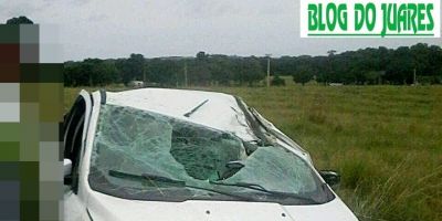 Adolescente capota carro e ele e o carona ficam feridos em Cristal 