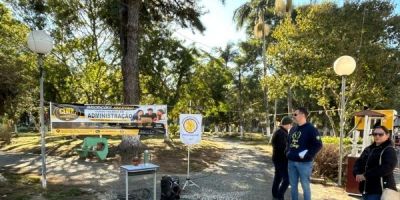 IEE Cônego realiza ação em Camaquã para divulgar inscrições da EJA Ensino Médio e do Curso Técnico em Administração