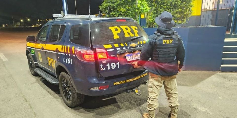 PRF prende homem procurado pela Justiça na BR-290, em Eldorado do Sul