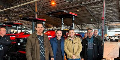 Camaquã recebe novo trator para fortalecer atendimento aos produtores rurais