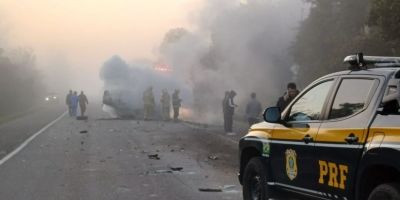 Acidente entre três carros deixa um morto e dois feridos na BR-290, no RS