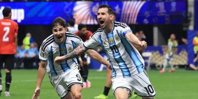 Com brilho de Messi, Argentina busca virada histórica contra Egito e avança na Copa do Mundo