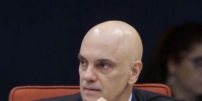 Moraes suspende visitas de Flávio a Bolsonaro na prisão domiciliar