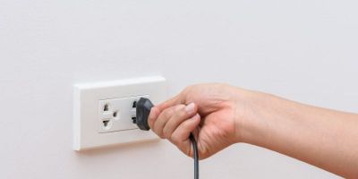 Saiba como agir para evitar acidentes com energia elétrica durante eventos climáticos severos